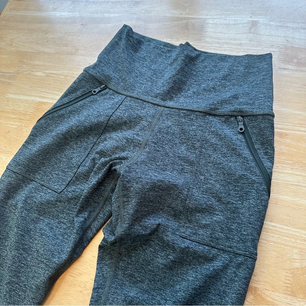 Offline By Aerie The Hugger Legging Hi-Rise Dark Gray Size M Medium Pockets - Picture 3 of 9